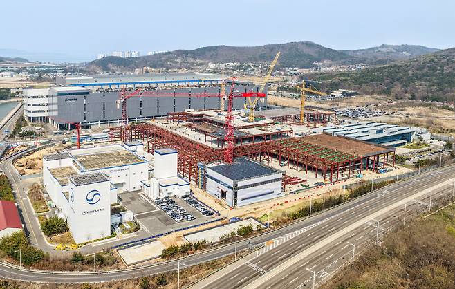 대한항공의 엔진 테스트 셀(ETC), 신(新) 엔진 정비 공장 증축 공사 현장, 운항훈련센터 전경.(사진=대한항공)