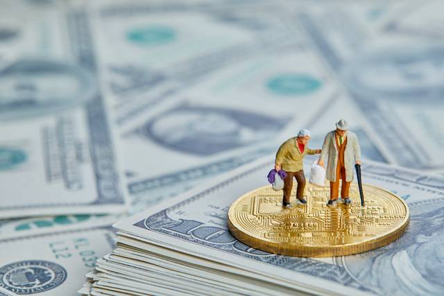 국민연금은 보험료를 장기간 납부한 뒤 노후에 돌려받는 사회보험이다. (사진출처=게티이미지뱅크)