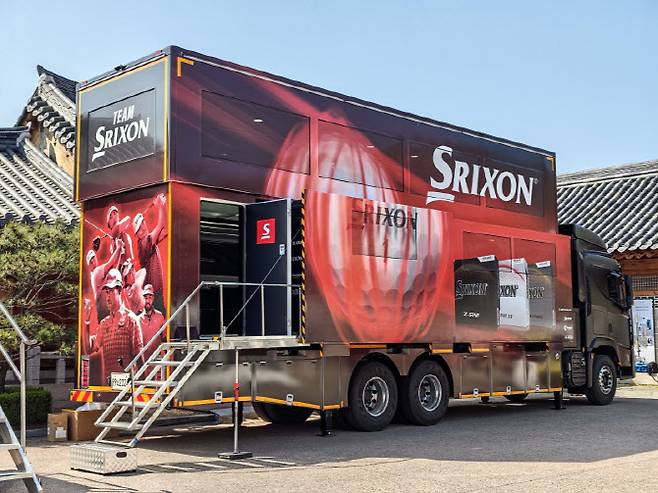 스릭슨 신규 투어밴.(사진=던롭스포츠코리아 제공)
