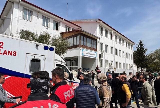 지난 15일 오후 1시 30분께 튀르키예 남부 카흐라만마라슈의 한 중학교에서 총기 난사 사건이 발생해 학생 8명과 교사 1명 등 9명이 숨졌다. (사진=연합뉴스)