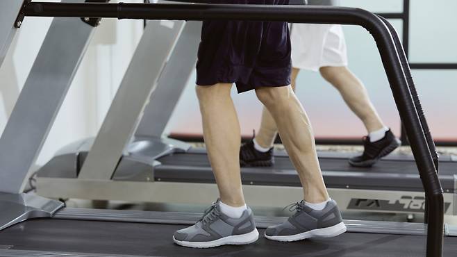 근육이 비정상적으로 감소해 일상에 지장을 주는 상태가 되면 근감소증일 수 있다 | 출처: 클립아트코리아