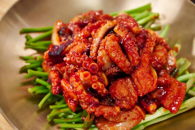 매운 음식을 먹으면 천연 진통제로 불리는 엔도르핀이 분비돼 쾌감을 느끼게 해주며 스트레스 완화 효과를 낸다. 사진=클립아트코리아