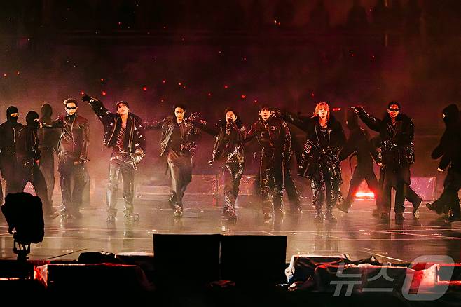 그룹 방탄소년단(BTS)이 11일 오후 고양시 일산서구 고양종합운동장 주경기장에서는 'BTS 월드투어 '아리랑' 인 고양'에서 공연을 하고 있다. (빅히트 뮤직 제공. 재판매 및 DB 금지) 2026.4.11 ⓒ 뉴스1