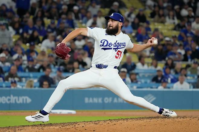 Los Angeles Dodgers relief pitcher Alex Vesia throws to the plate during the ninth inning of a baseball game against the New York Mets, Tuesday, April 14, 2026, in Los Angeles. (AP Photo/Mark J. Terrill)







<저작권자(c) 연합뉴스, 무단 전재-재배포, AI 학습 및 활용 금지>