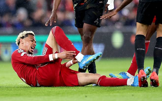 epaselect epa12890268 Hugo Ekitike of Liverpool goes down with an injury during the UEFA Champions League quarter-finals, 2nd leg match Liverpool FC against Paris Saint-Germain, in Liverpool, Britain, 14 April 2026. EPA/ADAM VAUGHAN
<저작권자(c) 연합뉴스, 무단 전재-재배포, AI 학습 및 활용 금지>
