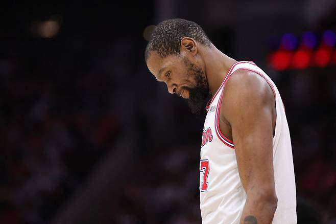 HOUSTON, TEXAS - APRIL 10: Kevin Durant #7 of the Houston Rockets reacts against the Minnesota Timberwolves during the second half at Toyota Center on April 10, 2026 in Houston, Texas. NOTE TO USER: User expressly acknowledges and agrees that, by downloading and or using this photograph, User is consenting to the terms and conditions of the Getty Images License Agreement. Alex Slitz/Getty Images/AFP (Photo by Alex Slitz / GETTY IMAGES NORTH AMERICA / Getty Images via AFP)
<저작권자(c) 연합뉴스, 무단 전재-재배포, AI 학습 및 활용 금지>