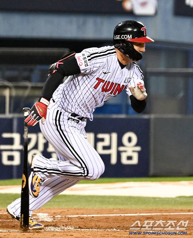 14일 잠실구장에서 열린 LG와 롯데의 경기. LG 오지환이 타격을 하고 있다. 잠실=박재만 기자 pjm@sportschosun.com/2026.04.14/