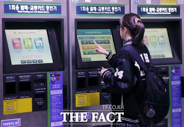 대중교통을 이용할 시민이 늘어나면서 서울시는 교통 수요에 발빠르게 대응하기 위해 특별 교통대책을 실시한다. /뉴시스