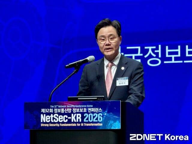 김진수 한국정보보호산업협회 회장이 AI발 사이버 위협 대응을 위한 산학연관 협업을 강조했다.