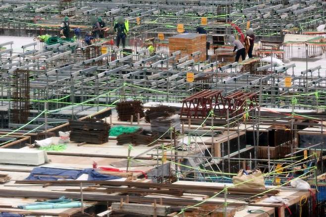 서울 시내 한 아파트 건설 현장. 연합뉴스