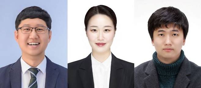 연구진 사진. 좌측부터 UNIST 이상준 교수, 오수현 연구원, 유경주 연구원. UNIST 제공