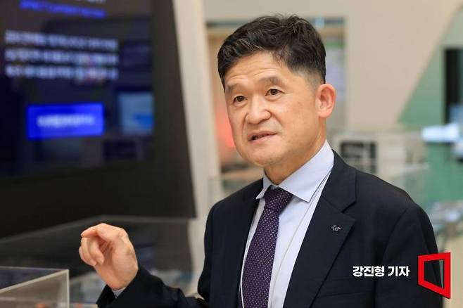 배채윤 LS일렉트릭 기반기술연구단장이 13일 경기 안양 LS일렉트릭 글로벌 R&D 캠퍼스에서 인터뷰 하고 있다. 강진형 기자