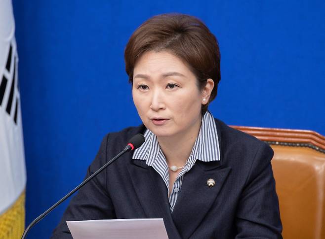 더불어민주당 이언주 최고위원이 지난 13일 국회에서 열린 당 최고위원회의에서 발언하고 있다. /연합뉴스
