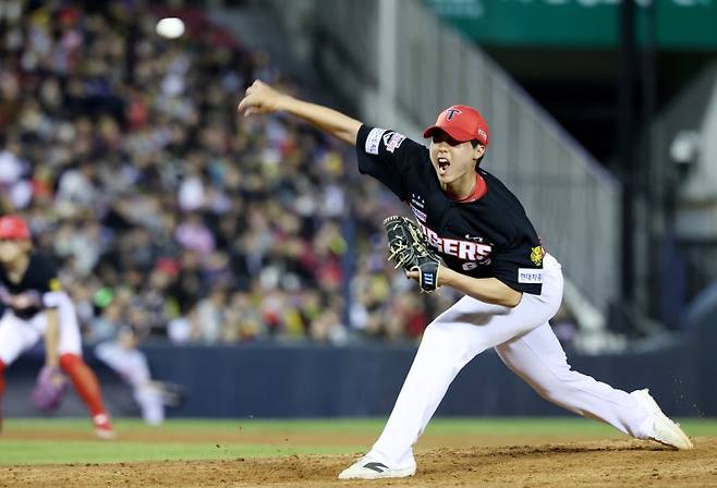 시즌 첫 승을 거둔 홍민규.연합뉴스