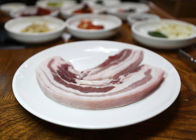 진안 흑돼지삼겹살. ‘샘터가든’은 지역민이 추천하는 삼겹살집이다. 박미향 기자