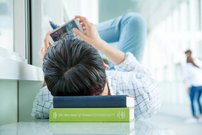 하이퍼캐주얼 게임은 전통적인 디지털게임과 달리 짬이 난 순간을 활용해 즐기는 방식이어서, 출퇴근 시간이나 잠들기 전의 무료한 시간에 즐기기 좋다. 게티이미지뱅크