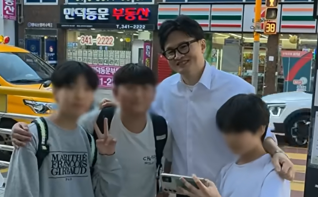 부산 북갑으로 거주지를 옮기며 보궐선거를 준비 중인 한동훈 前 국민의힘 대표 (사진, 한 前 대표 SNS)