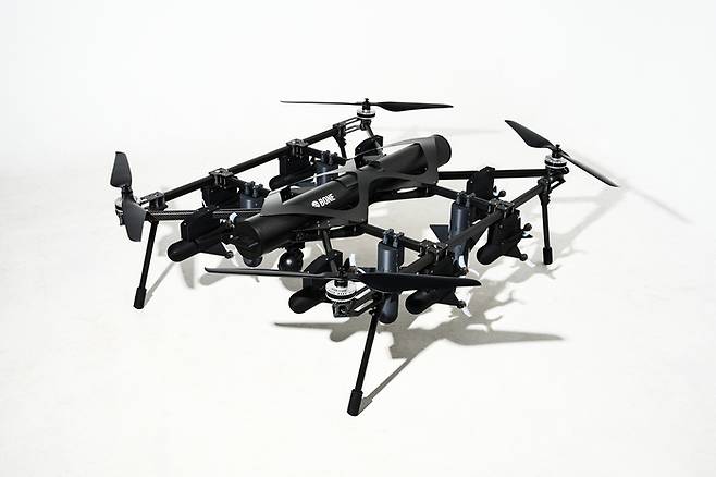 본은 드론, 드론 CCTV, 드론 스테이션, 전기 공급 설비, 관제 시스템까지 ‘풀스택(fullstack) 솔루션’으로 묶어 정부와 지자체에 공급한다. 사진은 본이 제조하고 있는 드론 제품. (본 제공)