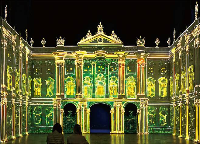 2024년 겨울궁전 외부를 초대형 미디어 파사드 기술로 표현한 모습. (아트웍스 제공)