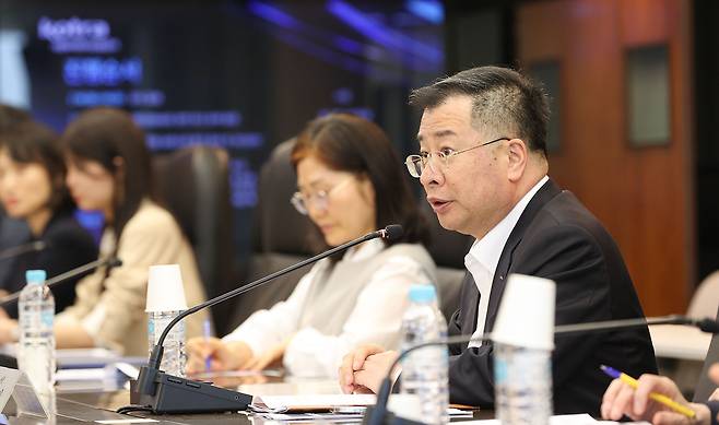 강경성 코트라 사장이 지난 15일 ‘코트라 개인정보보호 전략회의’를 신설하고 1차 회의에서 발언하고 있는 모습. [코트라 제공]