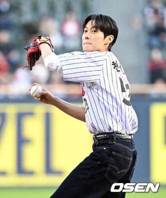 완벽 시구 펼친 윤두준