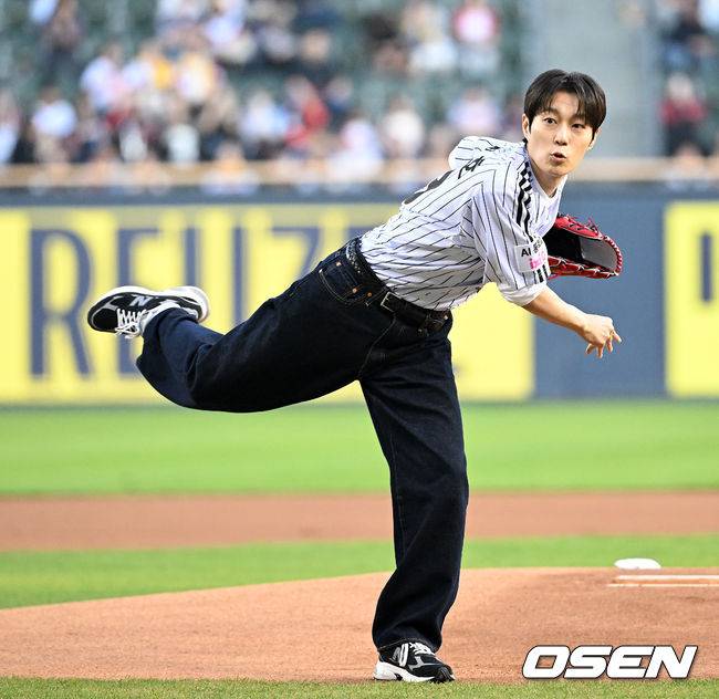 정확하게 잘 던졌죠?