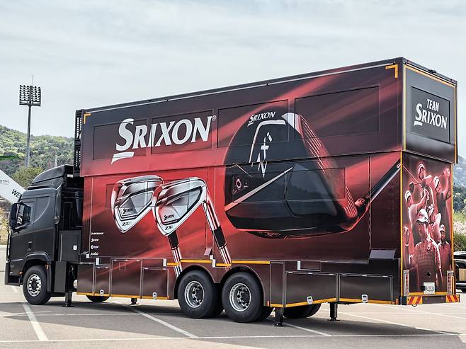 스릭슨의 신규 투어밴.  사진제공  |  던롭스포츠코리아