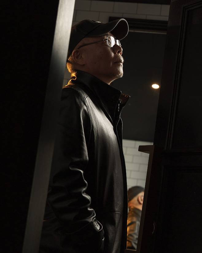 다큐멘터리 영화 ‘란 12.3’을 연출한 이명세 감독. 사진 프로덕션 에므