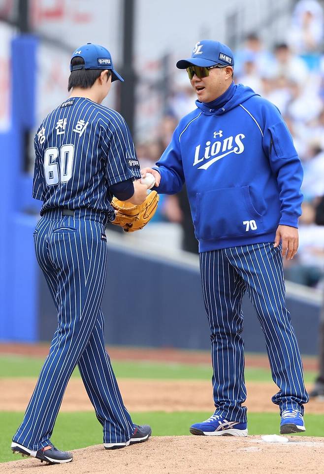 ▲ 장찬희 박진만 감독 ⓒ삼성 라이온즈