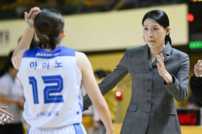 2025-2026시즌 코치였던 전주원 우리은행 신임 감독 모습 [WKBL 제공. 재판매 및 DB 금지]