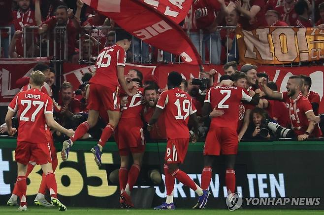 기뻐하는 뮌헨 선수들 [EPA=연합뉴스]