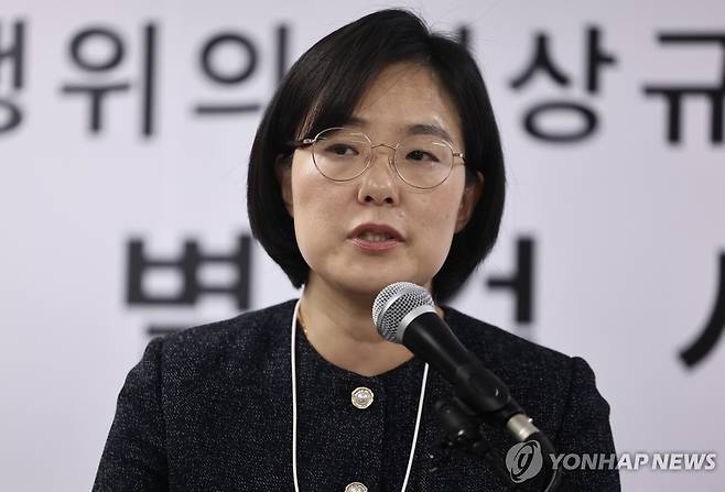 2차 종합특검팀 브리핑 (과천=연합뉴스) 윤동진 기자 = 권창영 2차 종합특별검사팀 김지미 특검보가 30일 과천 특검사무실에서 수사 관련 사항을 브리핑하고 있다. 2026.3.30 mon@yna.co.kr