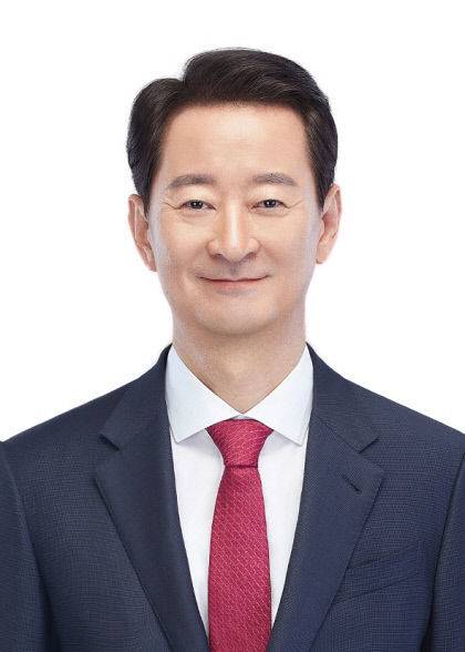 최은석