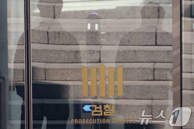 서울 서초구 대검찰청에서 직원들이 출입하고 있다. 2026.3.17 ⓒ 뉴스1 이광호 기자