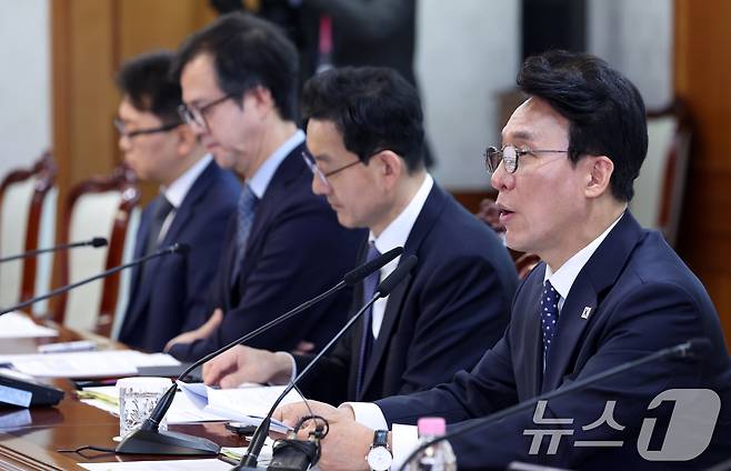 김민석 국무총리가 17일 오전 서울 종로구 세종대로 정부서울청사에서 열린 마약류 대응 관계장관회의에서 모두 발언을 하고 있다. 2026.4.17 ⓒ 뉴스1 김명섭 기자