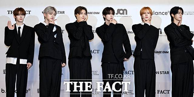 그룹 TWS가 오는 8월 14~16일에 열리는 '서머소닉 2026'에 출연해 전 세계 팬들과 만난다. 사진은 지난해 9월 '마카오 아웃도어 퍼포먼스 베뉴'에서 '2025 더팩트 뮤직 어워즈' 레드카펫에 선 한진 지훈 영재 신유 경민 도훈(왼쪽부터)의 모습. /이효균 기자