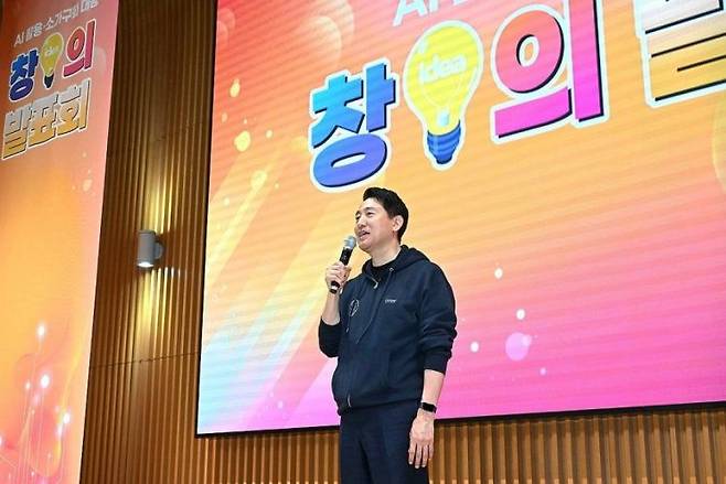 오세훈 서울시장이 17일 서울 중구 서울시청 8층 다목적홀에서 열린 '2026년도 1차 창의 발표회'에서 인사말하고 있다. 연합뉴스