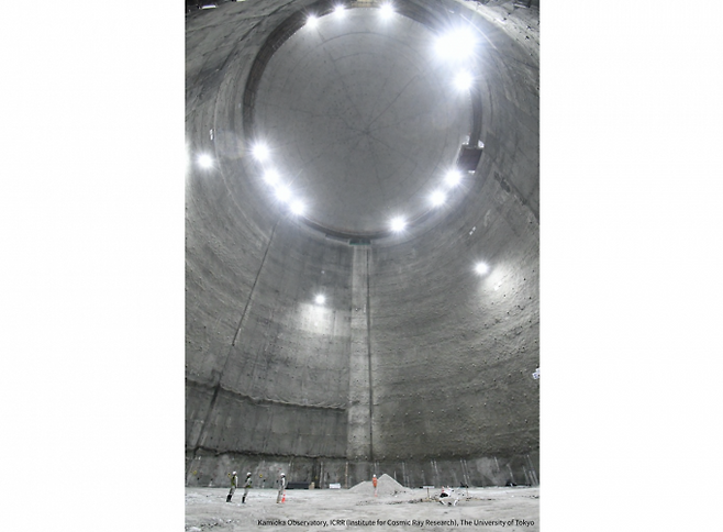 2025년 7월 31일 중성미자 검출기 하이퍼카미오칸데가 설치될 일본 기후현 히다시 지하공동의 모습. 총 높이 93.7m, 지름 69m의 거대한 원통 형태다. 인류가 만든 인공 지하공동 중 역사상 가장 큰 규모다. 확보된 지하공간에는 무려 26만t(톤)의 초순수 물이 채워질 예정이다. Kamioka Observatory, ICRR, The University of Tokyo 제공