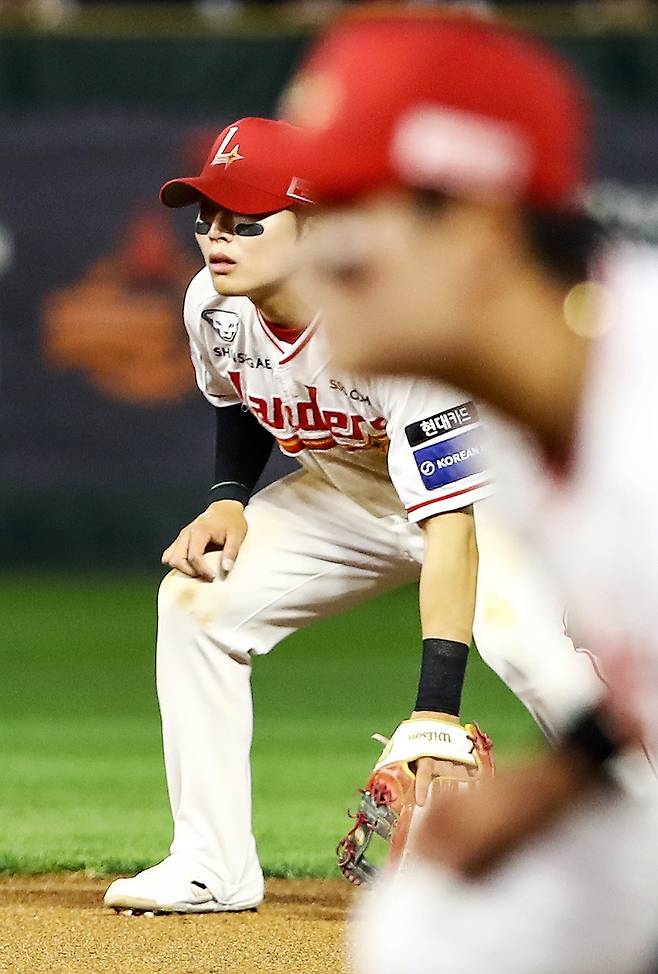 SSG 주전 2루수로 조금씩 타격감을 회복하고 있는 정준재. SSG 제공