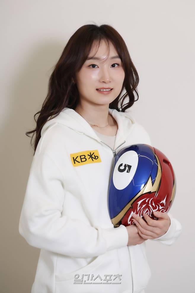 쇼트트랙선수 최민정이 13일 오후 서울 강남구 올댓스포츠 본사에서 진행된 일간스포츠와의 인터뷰에 앞서 사진 촬영을 하고 있다. 서병수 기자 qudtn@edaily.co.kr /2026.04.13/