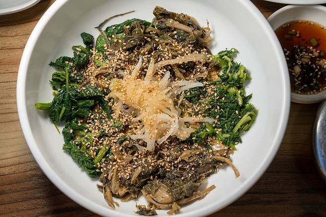 나리분지 ‘야영장식당’의 산채비빔밥.