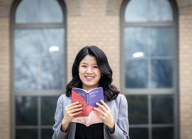 통번역가로 전향한 박지원씨는 “자신이 선택한 길을 걷는 사람은 실패를 두려워하지 않는다”고 말했다. 처음으로 자신이 좋아하는 일을 택한 그는 “앞으로 뭘 하든 행복해질 자신이 있다”고 했다. 장진영 기자