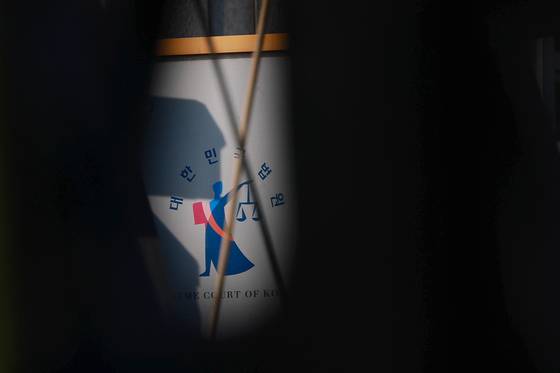 지난해 12월 7일 서울 서초구 대법원 모습이다. 법원행정처에 따르면 지난해 직무수행과 관련해 부당소송에 휘말린 법관은 49명에 달한다. 연합뉴스