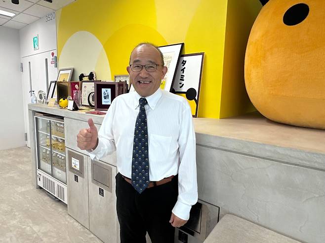 하루에 원하는 만큼만 일하는 이른바 '스폿 워커(spot worker)' 다나카 마사노리씨. 지난달 30일 도쿄에서 만난 그는 이날 저녁 프렌치 레스토랑 근무를 위해 와이셔츠와 넥타이 차림으로 나타났다. 김현예 특파원