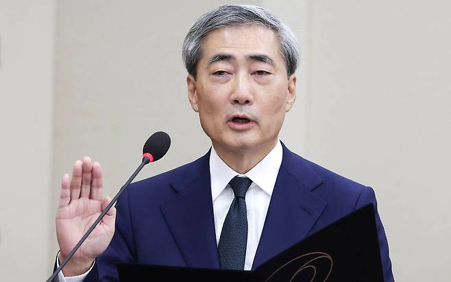 신현송 한국은행 총재 후보자가 지난 15일 국회 재정경제기획위원회 전체회의에서 열린 인사청문회에서 선서를 하고 있다. 임현동 기자