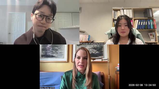 - KBS 취재진과 화상 인터뷰 중인 밍키 워든 휴먼라이츠워치 글로벌 이니셔티브 담당 국장