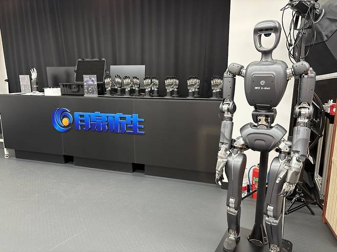 중국 베이징 창핑구 미래과학성로봇산업단지 내 월천방생(웨취안팡성)은 휴머노이드(인간형) 로봇 상용화의 핵심으로 꼽히는 로봇 손 개발에 주력하고 있다. 베이징=김은정 특파원