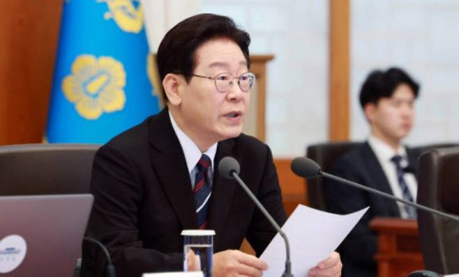 이재명 대통령이 16일 청와대에서 열린 수석보좌관회의에서 발언하고 있다. 연합뉴스