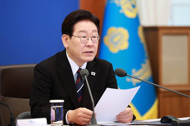 이재명 대통령이 지난 16일 청와대에서 열린 수석보좌관회의에서 발언하고 있다. [청와대통신사진기자단, 연합뉴스]