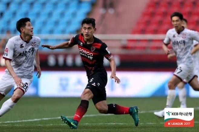 이승희 감독은 선수 시절 포항 스틸러스에서도 뛰었다. 사진=한국프로축구연맹